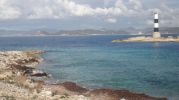 Vistas del Faro y de Ibiza desde el lado oeste de la playa