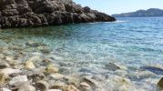 Playa de guijarros en Cala Na Llbriga