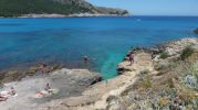 aguas poco profundas debido a las rocas