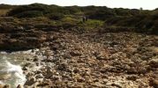 playa formada por miles de rocas