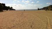playa muy larga y con muchísima arena