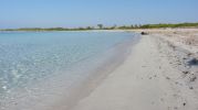 enorme playa con agua poco profunda