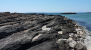 grandes rocas en la playa