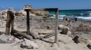 Estructura de antiguas casetas varadero en Es Carnatge en Formentera