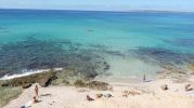 Agua cristalina en Playa de Es Copinyar formentera