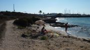 Turistas tomando el sol