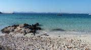 Gradacin de azules con vistas a la isla de Ibiza