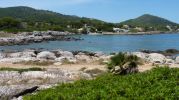 pequea cala entre rocas