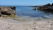 aguas profundas y con rocas en el fondo