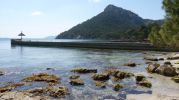  cala con mucho trnsito  de veleros y barcos de pesca