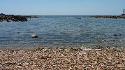 playa con muchsimas piedras pequeas